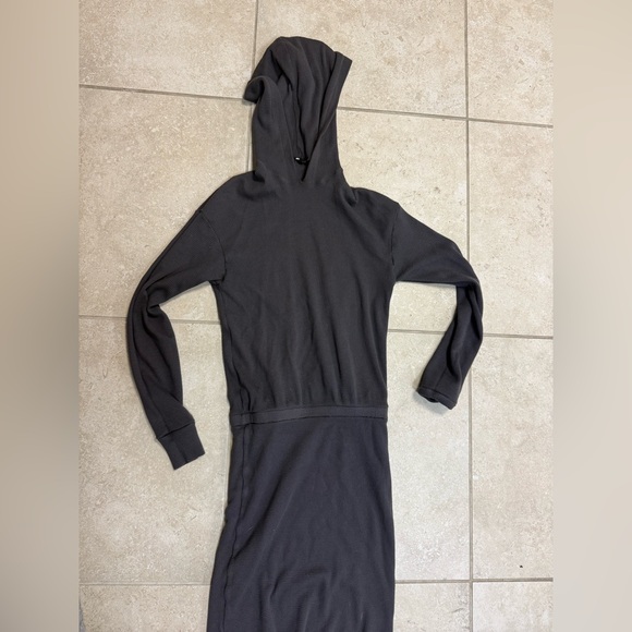 Monrow Charcoal Ribbed Sweatshirt Dress - Picture 1 of 2